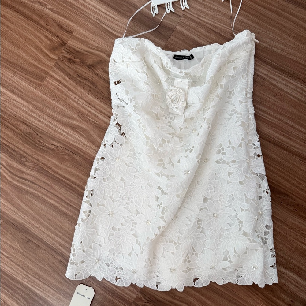 Abercrombie strapless lace skort